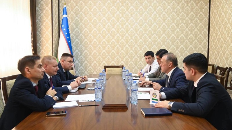 Пинки, подзатыльники и оскорбления: Ташкент возмущен нарушением прав гастарбайтеров в России