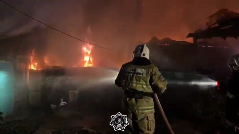 В Алматы горели два дома