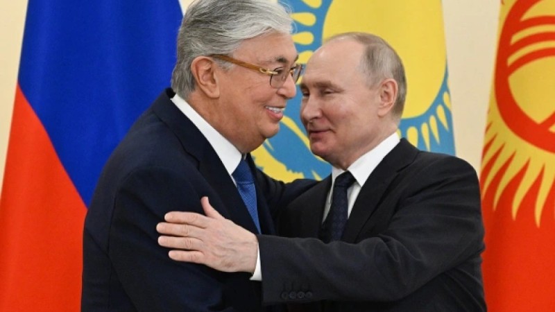 Токаев поздравил Путина с Днем России