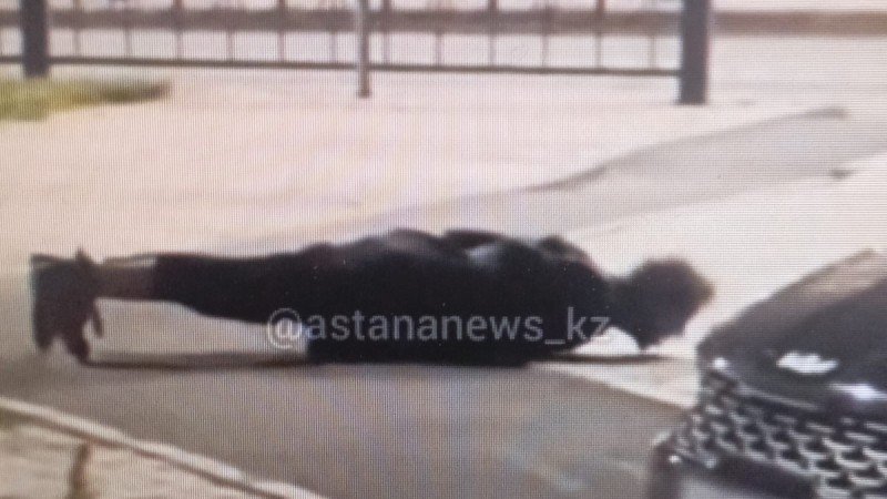 Квадробер? Странное поведение мужчины смутило жителей Астаны