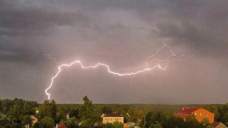 Гроза и град ожидаются на большей части Казахстана