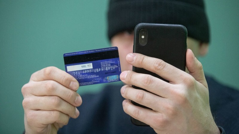 Топ-менеджер "Отбасы банка" стала жертвой телефонных мошенников – источник