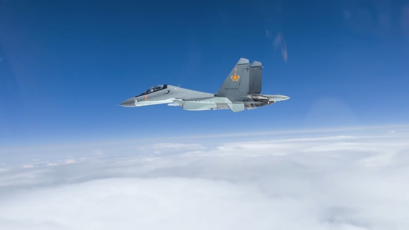 Борт Си Цзиньпина сопровождали казахстанские истребители