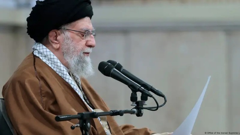 СМИ: Аятолла Хаменеи прячется от ударов Израиля в бункере