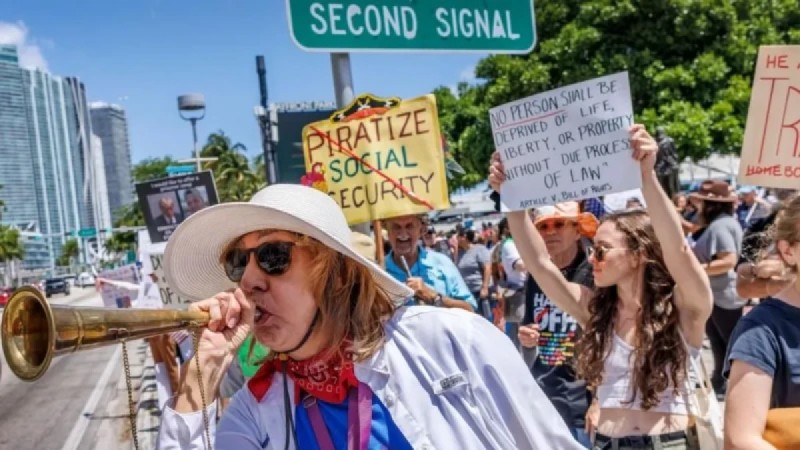 "Казахам-нелегалам в США грозит депортация" – бывшая соотечественница