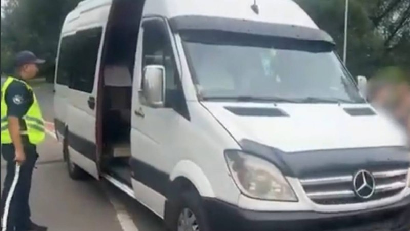 Пьяный водитель автобуса перевозил детей в Алматы