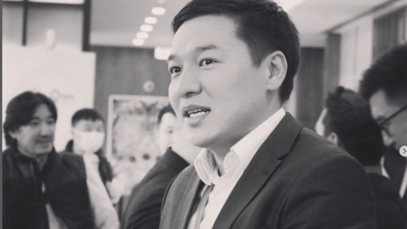 Журналист Айбар Олжай подал жалобу на владельца ZTB