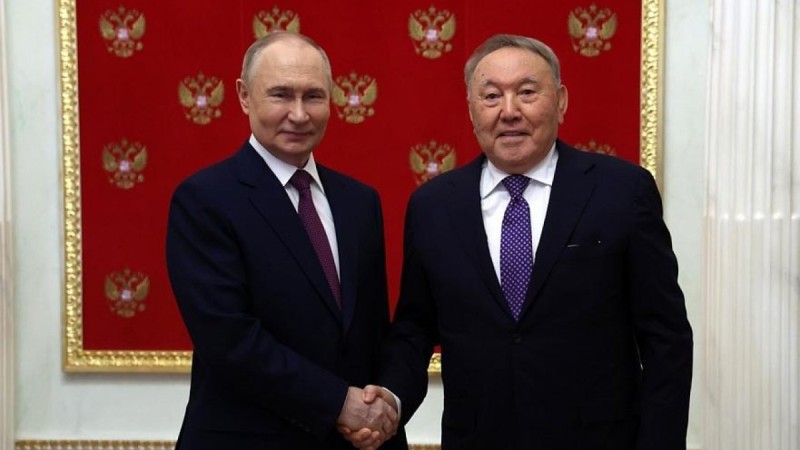 Маулен Ашимбаев прокомментировал встречу Назарбаева с Путиным