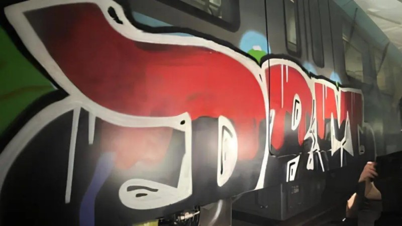 Кто разрисовал вагоны LRT в Астане? В Сети появилась версия