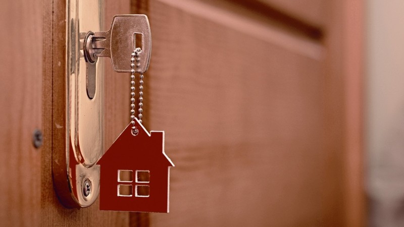 В квартире, предназначенной для сироты, два года жил посторонний человек