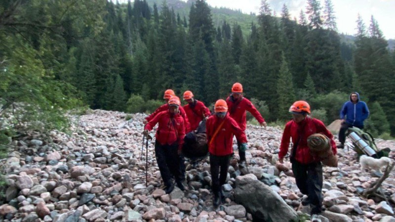 Травмированного туриста спасли в горах Алматинской области