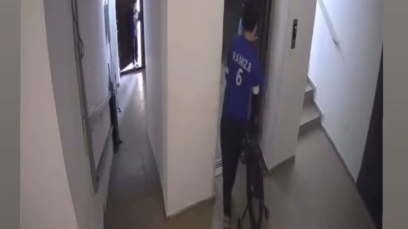 В Атырау ребёнок упал в шахту лифта