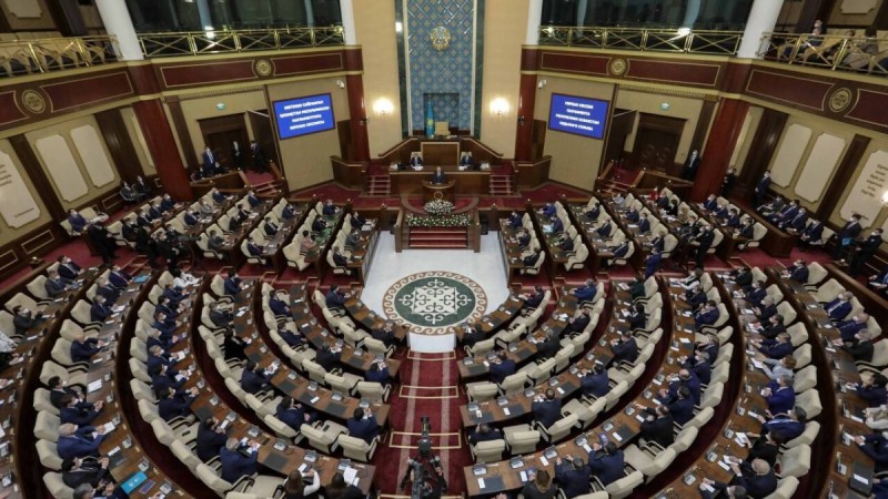 Депутаты парламента ушли на каникулы