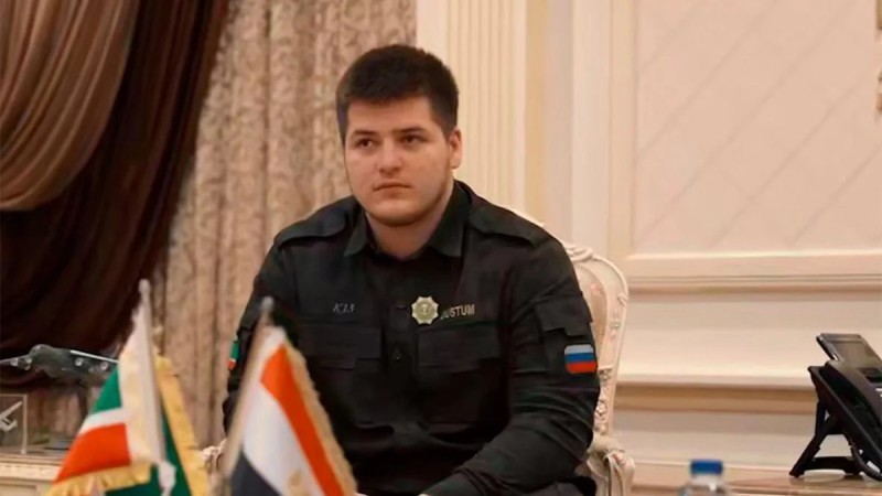 Адам Кадыров на своей свадьбе ездил на лимитированном Mercedes, а также надел часы за несколько миллионов