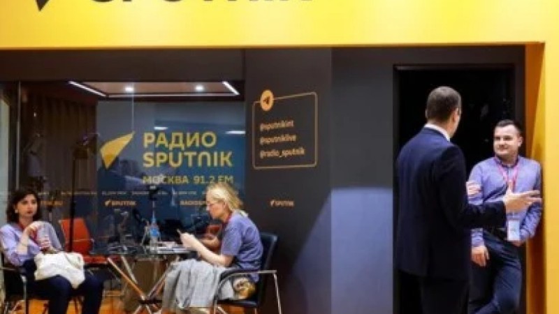 СМИ: Два агента ФСБ задержаны в Азербайджане силовиками в местном офисе агентства Sputnik