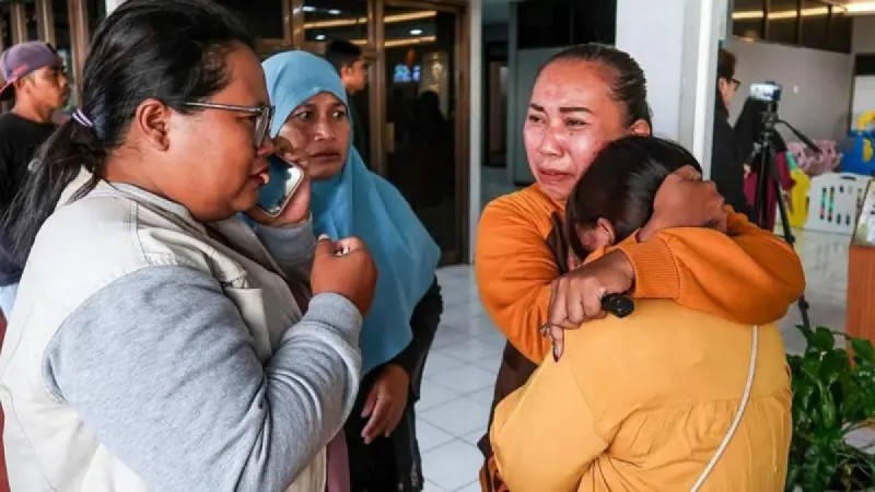 У берегов Бали затонул паром: четверо погибших, десятки пропали без вести