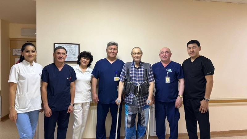 "Человеку-терминатору" заменили коленный сустав, рабочие погибли в Актобе, осужден экс-аким Жамбылской области: о чем говорил Казахстан вчера