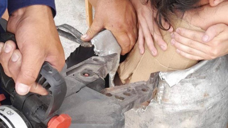 Пятилетняя девочка застряла во фляге в области Абай