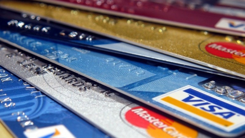 Казахстанцы смогут пользоваться заблокированными из-за мошенников банковскими картами