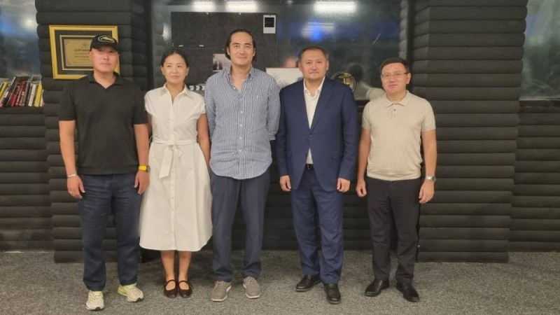 Санжар Мади выделил 50 000 долларов на стипендии для студентов