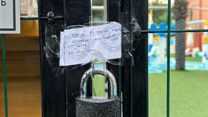 Отравление хлором в аквапарке Атырау: трое детей в реанимации