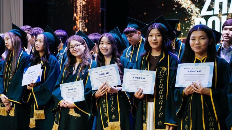 Более 1 тыс. школьников и студентов из Мангистау получают бесплатное образование в рамках программы "Жарқын Болашақ"