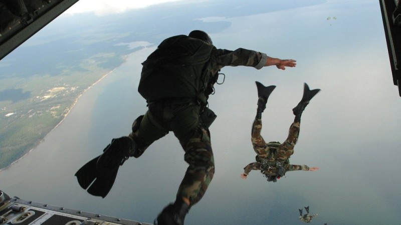 Парашют не раскрылся: курсант погиб во время тренировочных прыжков в Актобе