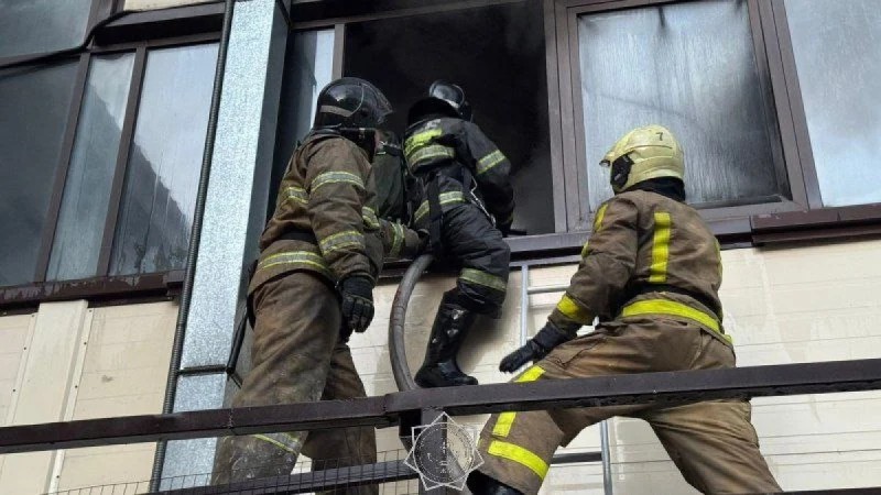 Трое спасателей пострадали при тушении "Биг Шанхая"