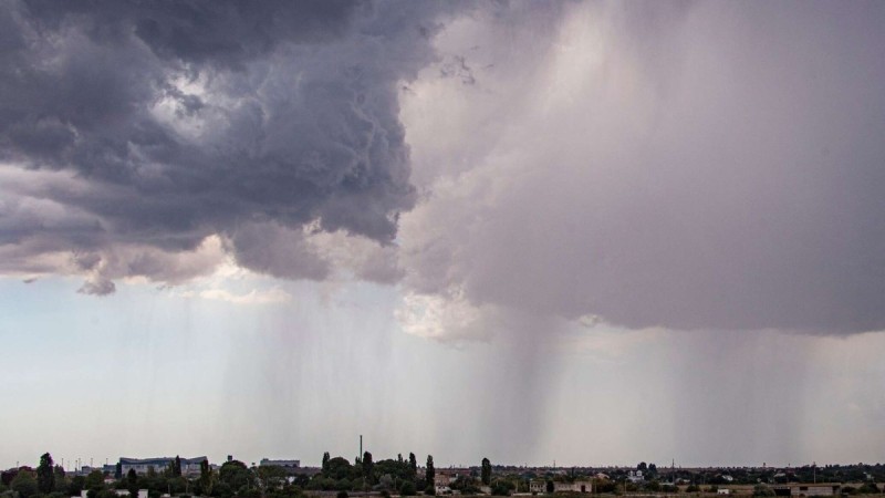 Жара и грозы: штормовое предупреждение объявили почти по всему Казахстану