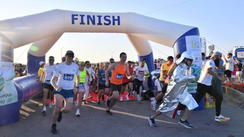 Temirtau Run 2025: вечерний забег объединил сотни участников в честь Дня металлурга
