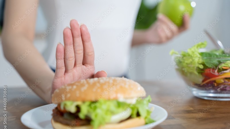 Фастфуд перестанут продавать в школьных столовых Казахстана с нового учебного года