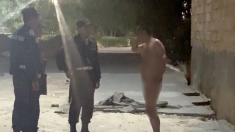 Нудисты или наркоманы? Голые люди заполонили Актау