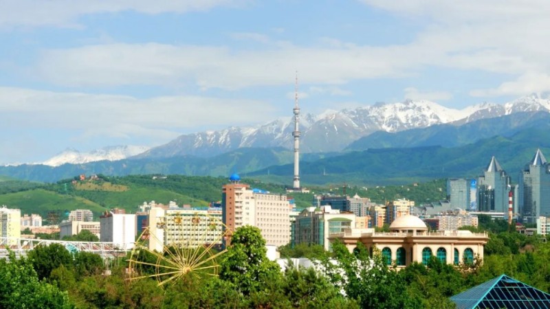 Плов важнее гор? Почему Алматы стало транзитной точкой