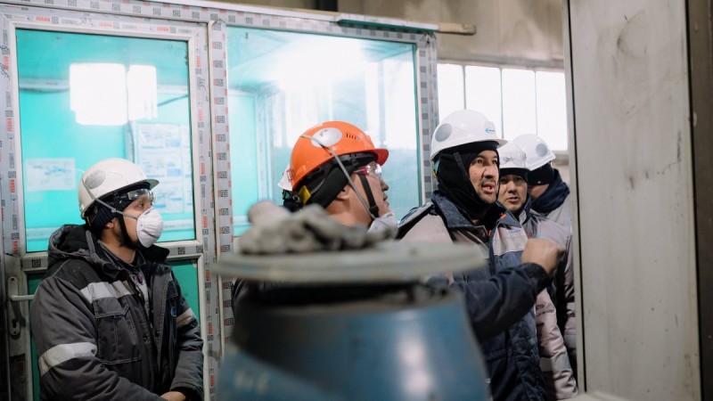 Фокус на безопасность и эффективность: Руслан Өскенәлі оценил работу Карагандинской производственной площадки