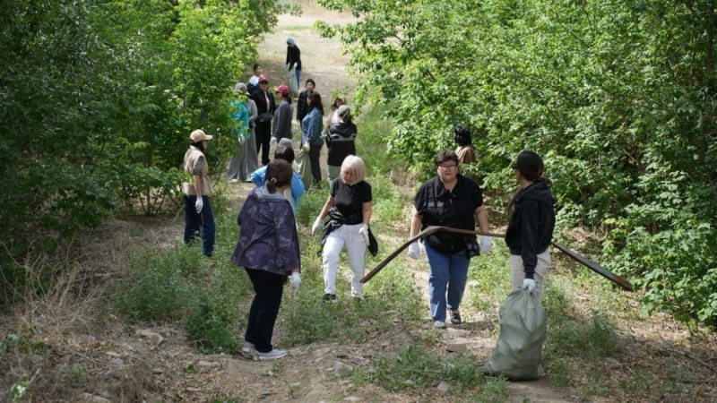 В области Ұлытау прошёл общеобластной субботник «Мөлдір бұлақ»