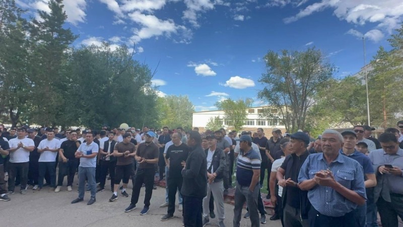 Руслан Өскенәлі провёл встречу с коллективом Южно-Жезказганского рудника