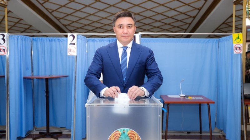 Аким Шымкента Габит Сыздыкбеков проголосовал на выборах в Курултай