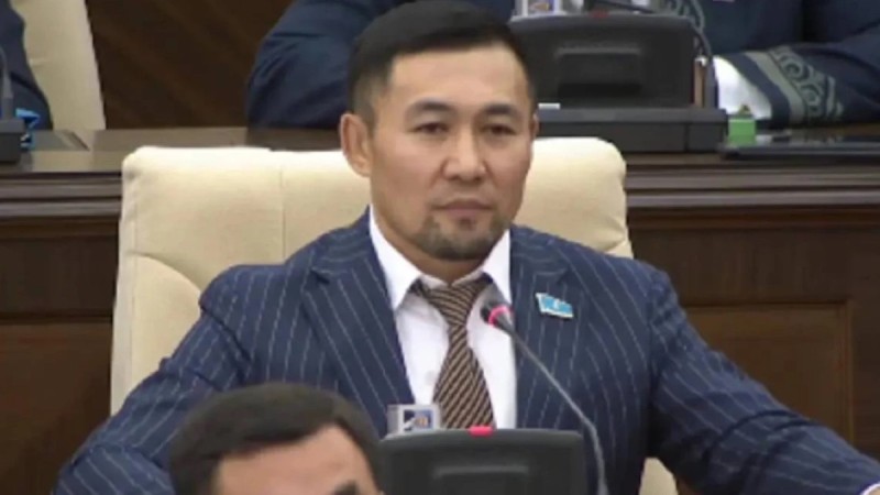 Депутатам запретили поздравлять родственников с трибуны Курултая