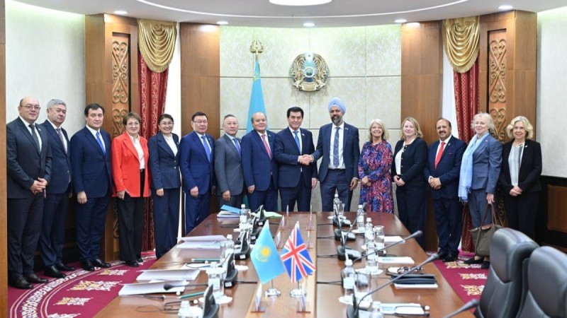 Нурлан Бекназаров встретился с парламентской делегацией Великобритании