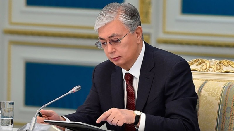 Токаев наградил казахстанцев в преддверии Дня Республики