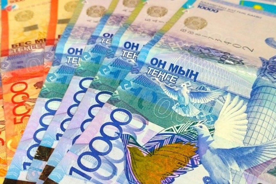 Токаев поручил повысить минимальную зарплату до 100 тысяч тенге с 2027 года