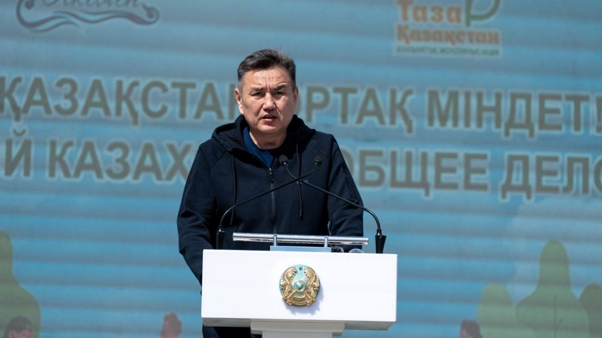 “Со временем эта аллея станет местом, куда выпускники будут возвращаться, чтобы увидеть, как растут посаженные ими деревья”  ,- подчеркнул Нурымбет Сактаганов.